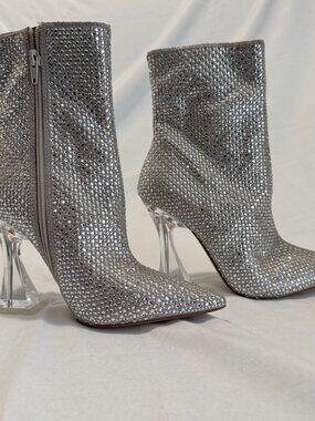 Steve Madden Silver Rhinestone Spool Heel Pointed Ankle Boots size 6.5